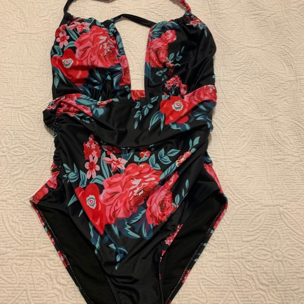 Medium swimwear black and pink
